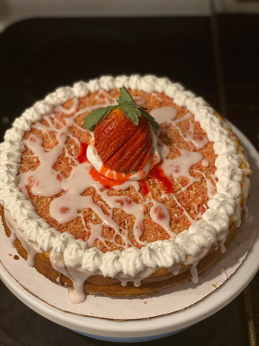 Strawberry crunch glaze cheesecake